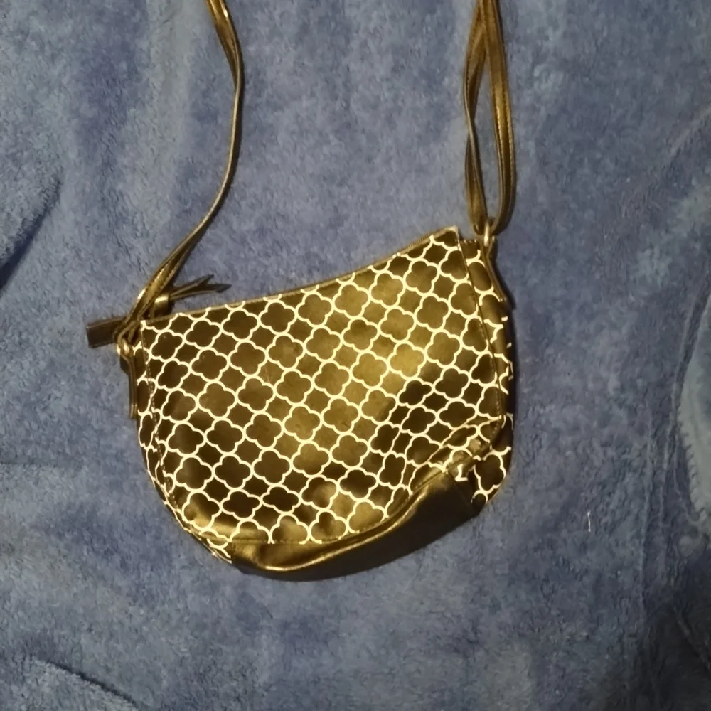 Handbag 👜 - Picture 2 of 3